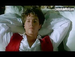 Elizabeth Hurley in Remando al viento (1988) 10
