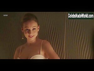 Ester Exposito in Elite (series) (2018) 4