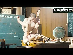 Emily Meade Blonde , Compilation in Deuce (series) (2017) 3