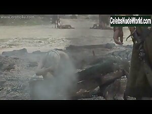 Emilia Clarke Outdoor , Nude in Game of Thrones (series) (2011) 7