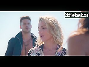 Elsa Pataky Outdoor , Blonde in Tidelands (series) (2018) 16