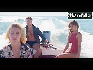 Elsa Pataky Outdoor , Blonde in Tidelands (series) (2018) 2