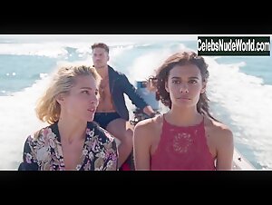 Elsa Pataky Outdoor , Blonde in Tidelands (series) (2018) 6