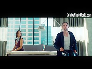 Elizabeth Olsen boobs , nude scene in Oldboy (2013) 12