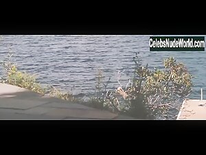 Elizabeth Olsen Blonde , Outdoor in Martha Marcy May Marlene (2011) 2