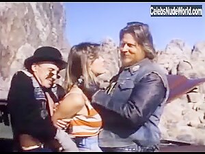 Elizabeth Kaitan in Savage Dawn (1985) 5