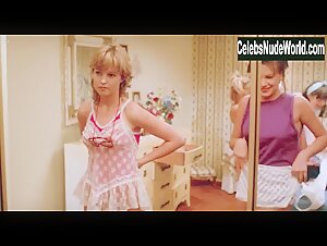 Elizabeth Daily in Valley Girl (1983) 19