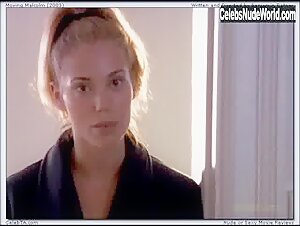 Elizabeth Berkley in Moving Malcolm (2003) 18