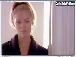 Elizabeth Berkley in Moving Malcolm (2003) 5