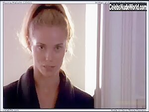 Elizabeth Berkley in Moving Malcolm (2003) 6