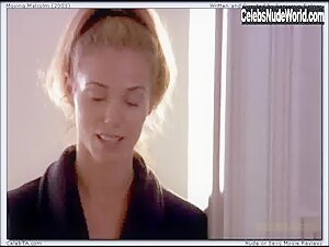 Elizabeth Berkley in Moving Malcolm (2003) 8