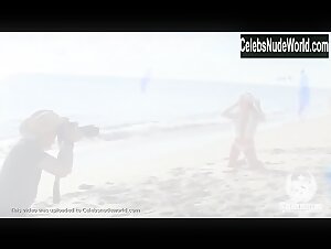 Elisabetta Fantone in Photo shooting (2012) 10