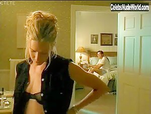 Elisabeth Shue in Trigger Effect (1996) 1