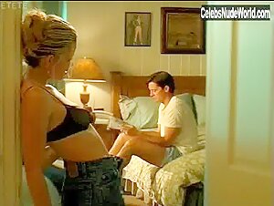 Elisabeth Shue in Trigger Effect (1996) 19