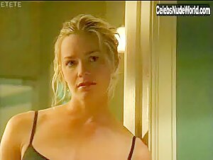 Elisabeth Shue in Trigger Effect (1996) 9