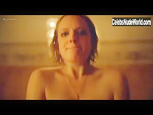 Elisabeth Moss in Square (2017)