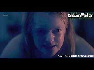 Elisabeth Moss in Handmaid's Tale (series) (2017) 14