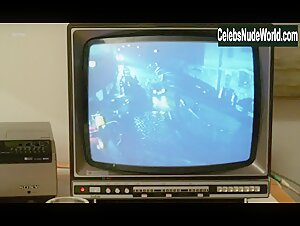 Elisa Servier in Pour cent briques t'as plus rien (1982) 15