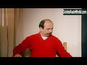 Elisa Servier boobs , Butt in Pour cent briques t'as plus rien (1982) 3