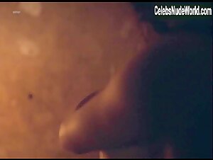 Elisa Schlott in La Cigale et la Fourmi (short) (2016) 12