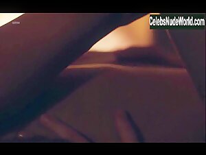 Elisa Schlott in La Cigale et la Fourmi (short) (2016) 17