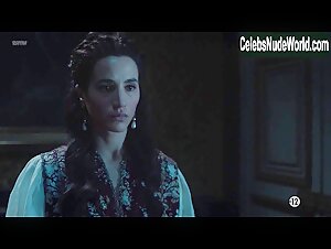 Elisa Lasowski in Versailles (series) (2015) 7