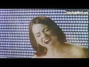 Leonor Watling boobs , Nipple in Son de mar (2001) 13