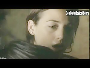 Leonor Watling Lingerie , boobs in Son de mar (2001) 15