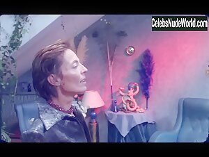 Elina Lowensohn in Notre-Dame des Hormones (2015) 11
