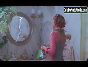 Elina Lowensohn in Notre-Dame des Hormones (2015) 5