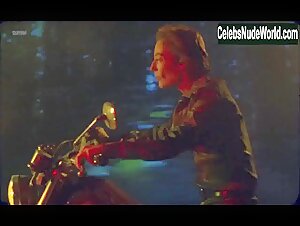 Elina Lowensohn in Notre-Dame des Hormones (2015) 7
