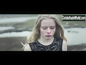 Elin Morkore Dalberg in Sum einglar vit falla (short) (2014) 13