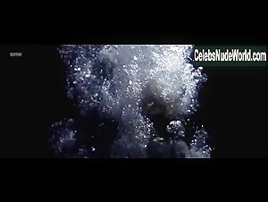 Elin Morkore Dalberg in Sum einglar vit falla (short) (2014) 17