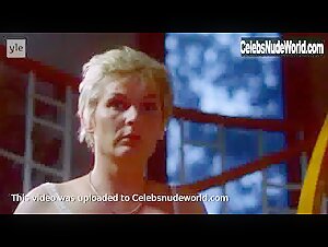 Elena Leeve nude, boobs scene in Aita (2001) 16