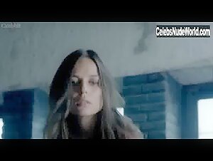 Elena Anaya in Lejos del mar (2015) 10