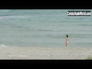 Elena Anaya in Lejos del mar (2015) 18