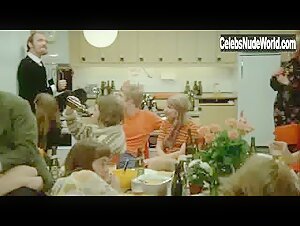 Effie Schou in Tandlaege pa sengekanten (1971) 13