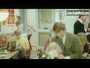 Effie Schou in Tandlaege pa sengekanten (1971) 14