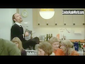 Effie Schou in Tandlaege pa sengekanten (1971) 8