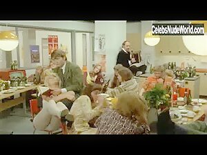 Effie Schou in Tandlaege pa sengekanten (1971) 9
