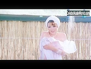 Edwige Fenech in La soldatessa alla visita militare (1977) 12