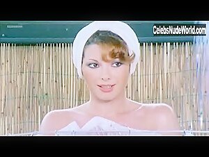 Edwige Fenech in La soldatessa alla visita militare (1977) 15