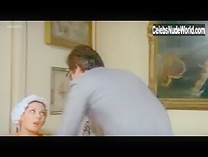 Edwige Fenech in La pretora (1976) 10