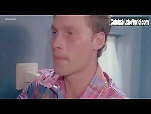 Edwige Fenech in L'insegnante viene a casa (1978) 13