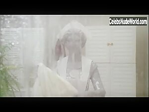 Edwige Fenech in Io e Caterina (1980) 13