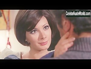 Edwige Fenech in Il tuo vizio e una stanza chiusa e solo io ne ho la chiave (1972) 10