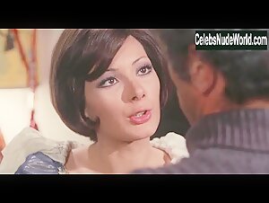 Edwige Fenech in Il tuo vizio e una stanza chiusa e solo io ne ho la chiave (1972) 11
