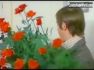 Edwige Fenech in Grazie... nonna (1975) 3