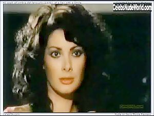 Edwige Fenech in 40 gradi all'ombra del lenzuolo (1976) 17