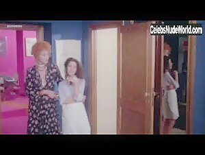 Edwige Fenech in La vergine, il toro e il capricorno (1977) 5